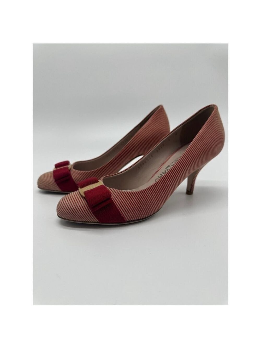 Salvatore Ferragamo Vara Bow Pumps Size 5 Leather Heels w Dust Bag - Picture 4 of 9